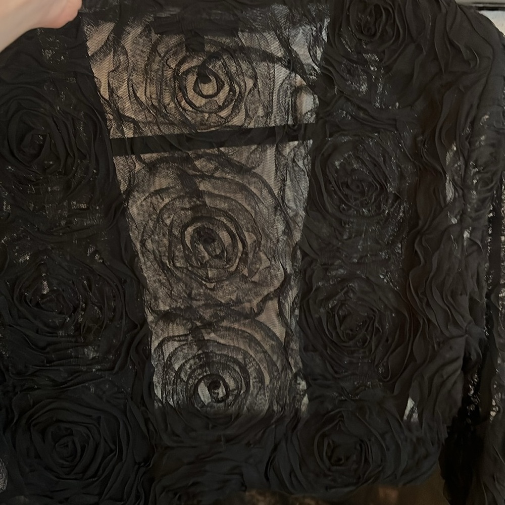 Beautiful Rosette Pattern Jacket - image 3